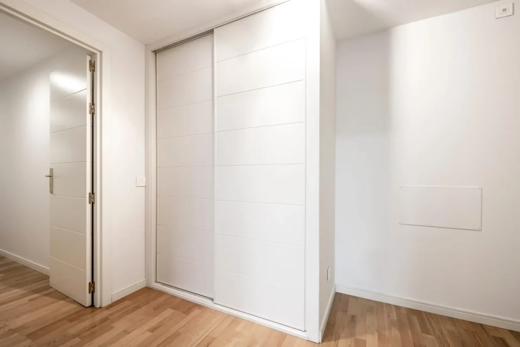 quelle peinture pour porte coulissante de placard